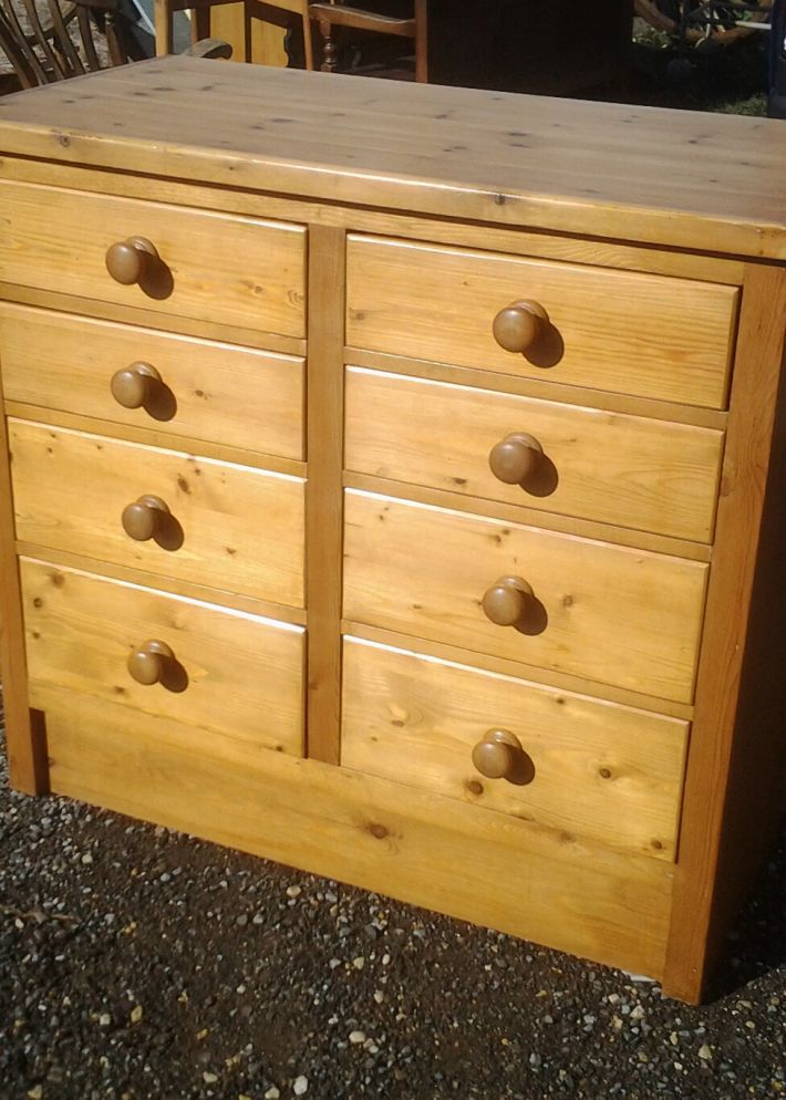 chest of eight drawers